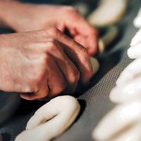 Brötchenbacken in der Bäckerei Kiesling